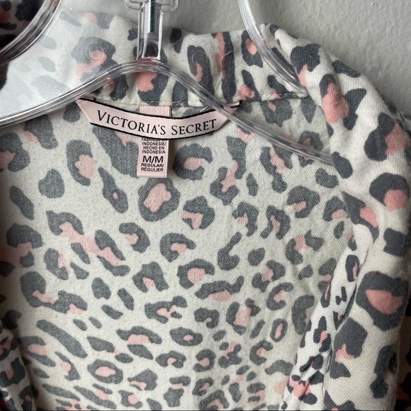 Victoria's Secret Snow Leopard Pajama Set Size Medium - Picture 7 of 9